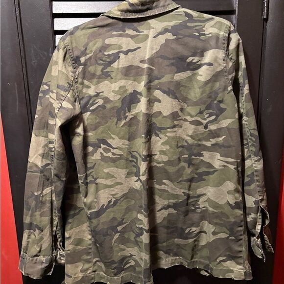 Distressed camo top - Picture 2 of 5